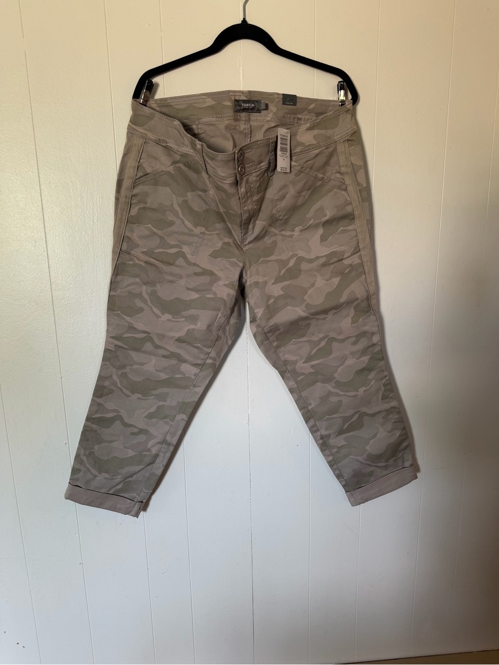 Torrid Taupe Camo Cargo Pants NWT